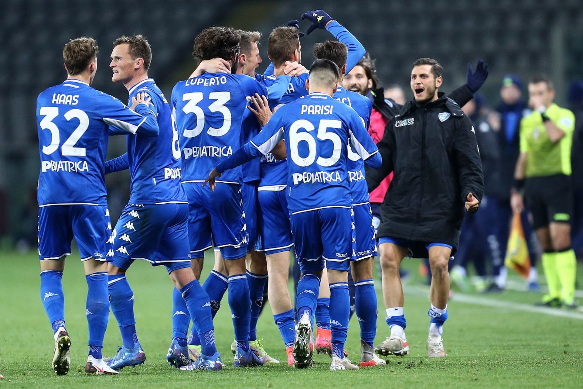 追平了名宿 追平了名宿